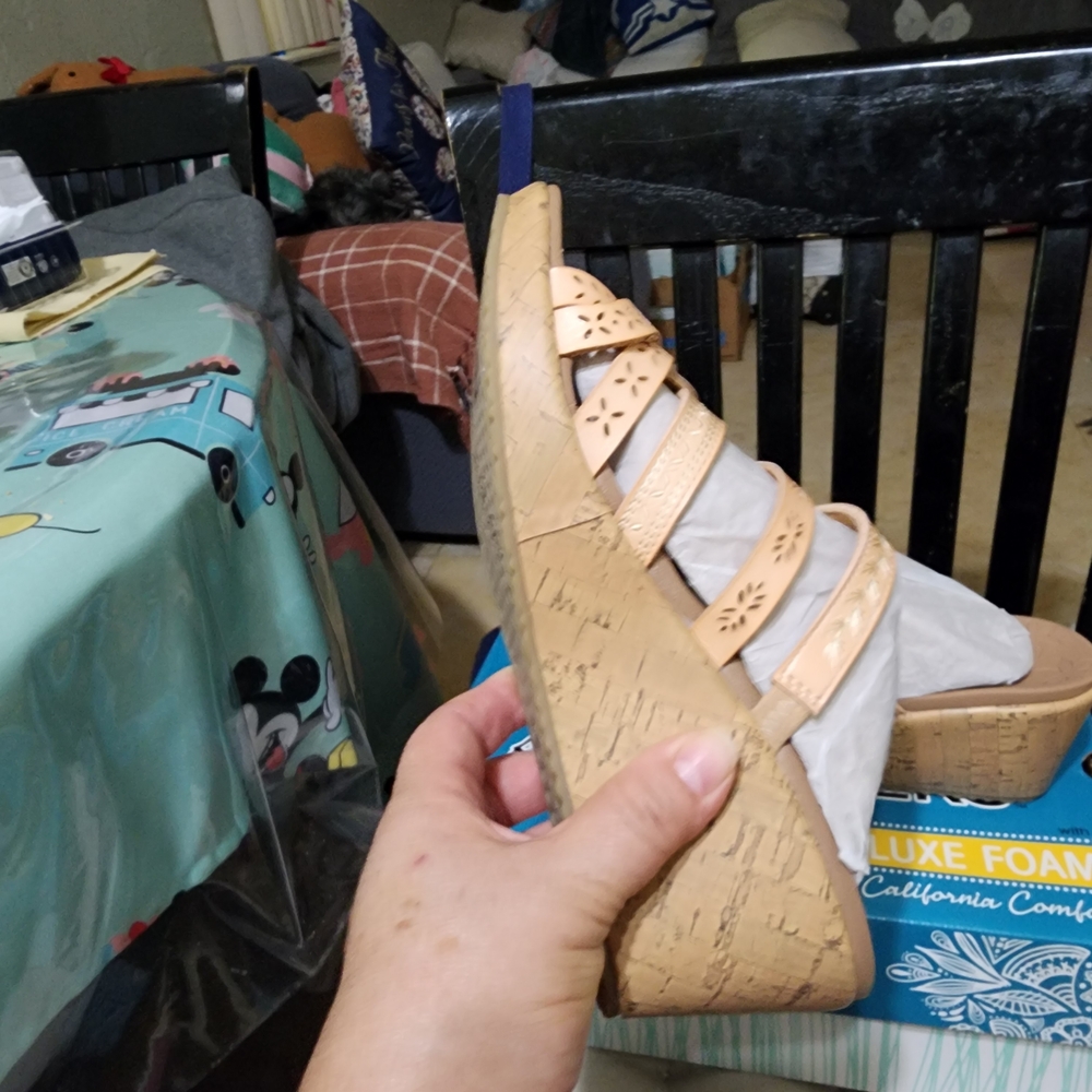 Skechers Cali Tan Wedge Sandals - Picture 3 of 6
